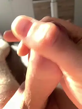 Snapshot of marceloo1337 chatting on April 11, 8:07 am marceloo1337 online show from April 11, 8:07 am