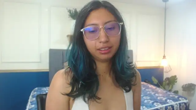 Snapshot of Violet_2003 chatting on March 26, 3:50 pm Violet 2003 online show from March 26, 3:50 pm