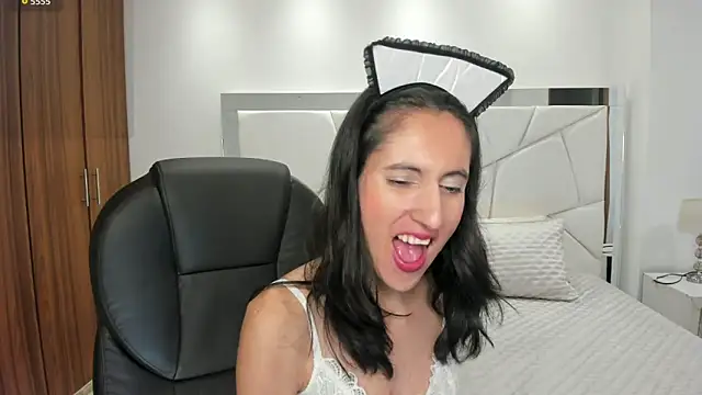 Snapshot of Shary_leon chatting on June 7, 7:17 pm Shary leon online show from June 7, 7:17 pm