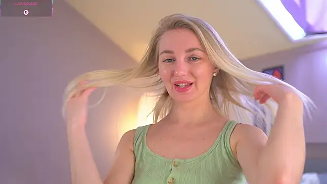 Snapshot of Sweety_Becky chatting on May 14, 8:21 am Sweety Becky online show from May 14, 8:21 am