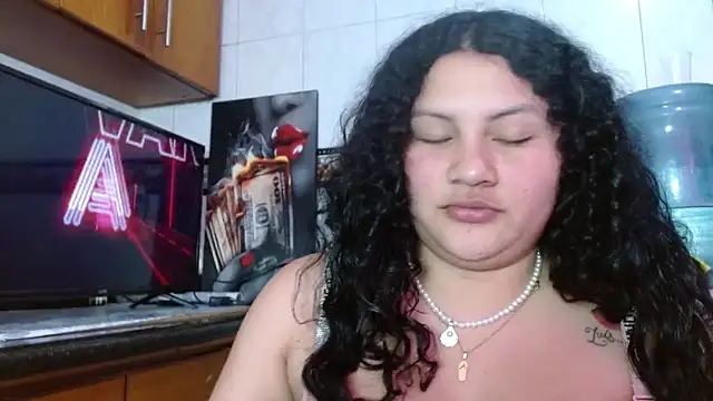 Snapshot of Slut_Full_Messy chatting on March 26, 4:29 am Slut Full Messy online show from March 26, 4:29 am