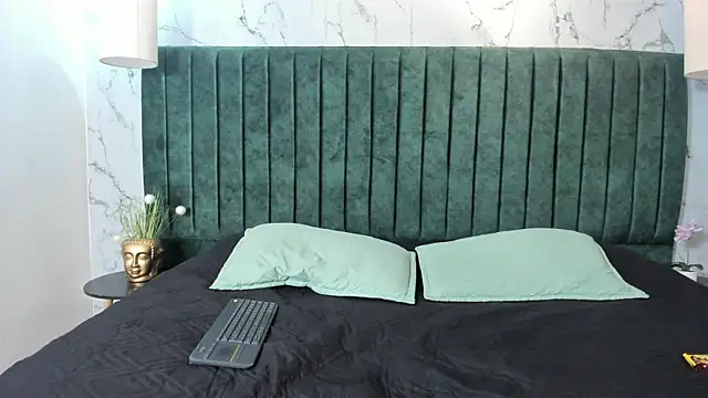 mike salaz online show from April 2, 3:26 am