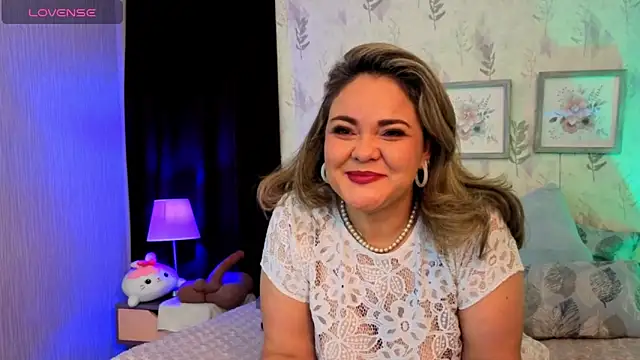 Snapshot of Natashablade__ chatting on May 28, 11:51 am Natashablade online show from May 28, 11:51 am