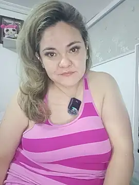 Snapshot of Natashablade__ chatting on June 11, 1:27 am Natashablade online show from June 11, 1:27 am