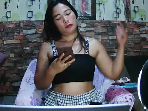 Snapshot of honey_krishia chatting on July 3, 1:23 am honey krishia online show from July 3, 1:23 am