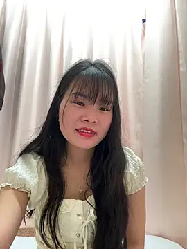 Snapshot of Naked-xx chatting on May 17, 3:15 am Naked-xx online show from May 17, 3:15 am