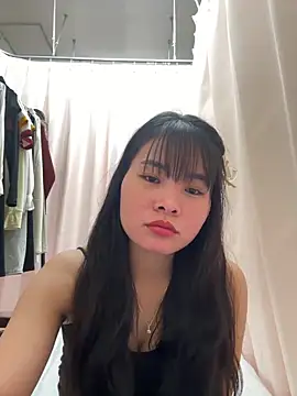 Snapshot of Naked-xx chatting on May 18, 4:07 am Naked-xx online show from May 18, 4:07 am