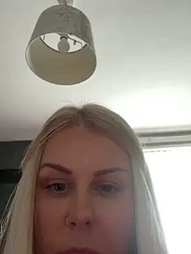 saucymelaine09 online show from March 26, 1:28 pm