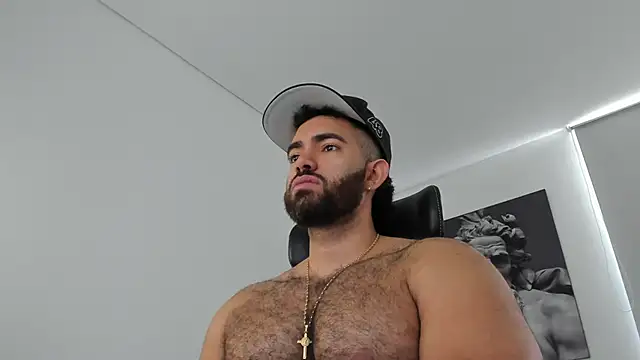 Snapshot of simonleon27 chatting on May 17, 4:25 pm simonleon27 online show from May 17, 4:25 pm
