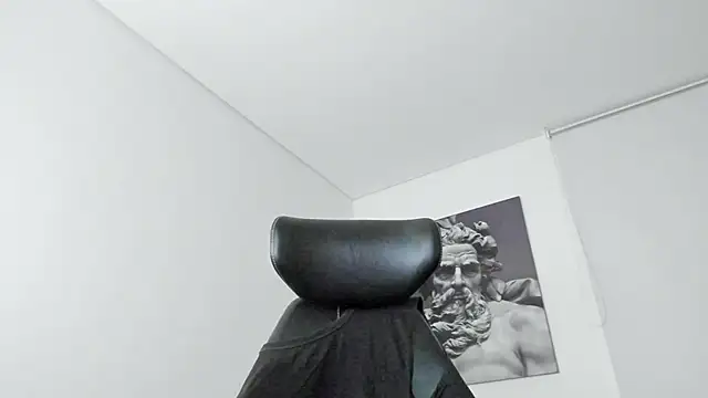 Snapshot of simonleon27 chatting on June 17, 12:46 am simonleon27 online show from June 17, 12:46 am