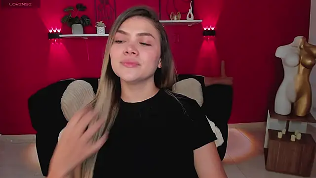 Snapshot of Sofia_Velvetx chatting on June 7, 2:43 pm Sofia Velvetx online show from June 7, 2:43 pm