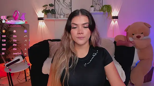 Snapshot of Sofia_Velvetx chatting on July 5, 2:57 pm Sofia Velvetx online show from July 5, 2:57 pm