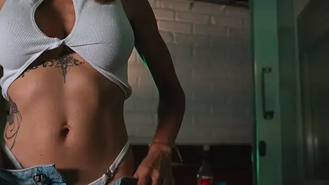 AlanaBrunetteX X online show from April 17, 11:30 pm