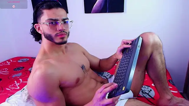 Snapshot of IamAxel03 chatting on July 11, 8:33 pm IamAxel03 online show from July 11, 8:33 pm