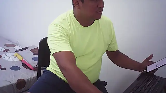 Snapshot of luis20212 chatting on May 7, 8:58 pm luis20212 online show from May 7, 8:58 pm
