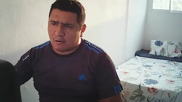 Snapshot of luis20212 chatting on May 11, 10:40 pm luis20212 online show from May 11, 10:40 pm
