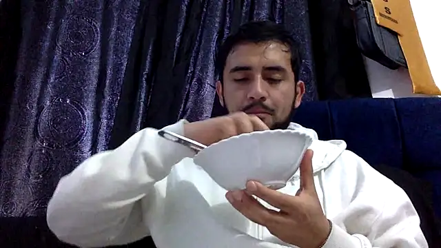 Snapshot of derek_smiith chatting on June 21, 10:12 pm derek smiith online show from June 21, 10:12 pm
