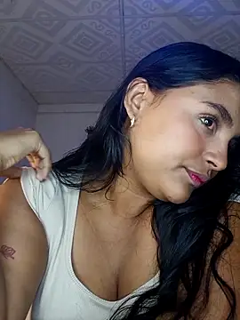 Snapshot of Kim_roussee chatting on April 25, 4:04 am Kim roussee online show from April 25, 4:04 am