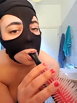 Snapshot of zuccherofilatoo chatting on March 27, 2:28 pm zuccherofilatoo online show from March 27, 2:28 pm