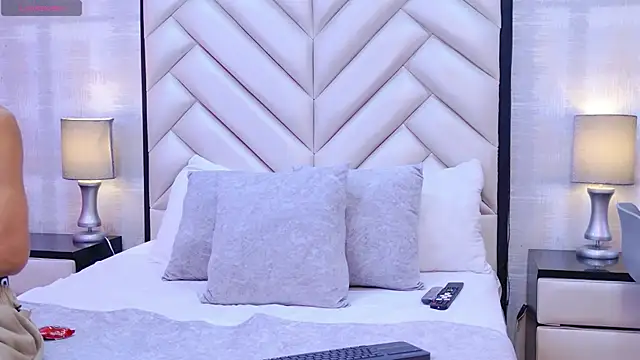 ChloeAndJeanPaul online show from April 1, 3:29 am