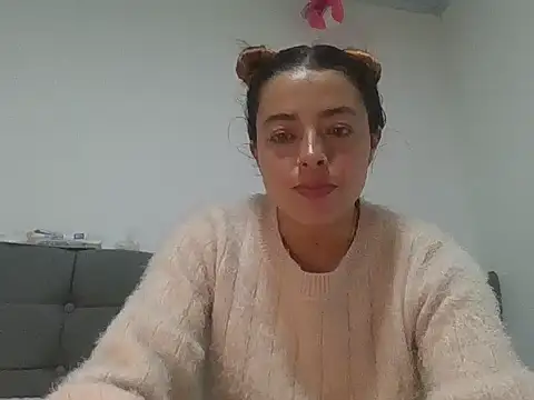 cattleya Louise online show from April 18, 3:54 am