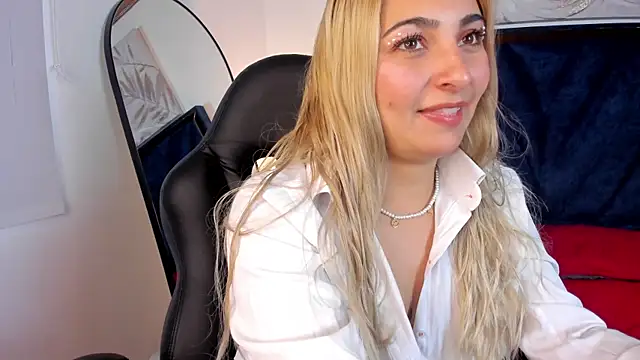 Catalina Osorio online show from May 28, 12:02 pm