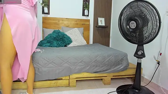 Nailea   online show from April 6, 2:09 am