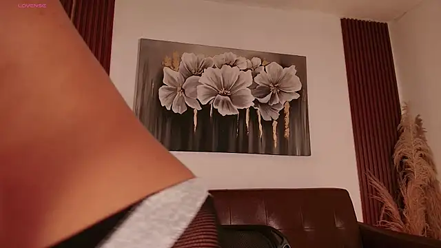 Hilaryebony  online show from July 9, 8:02 pm
