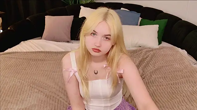 Lilly Eyes online show from May 26, 2:02 pm