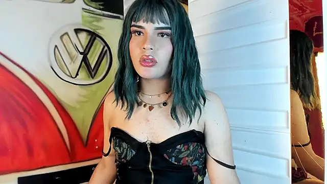 GlossyBratz online show from May 28, 7:44 pm