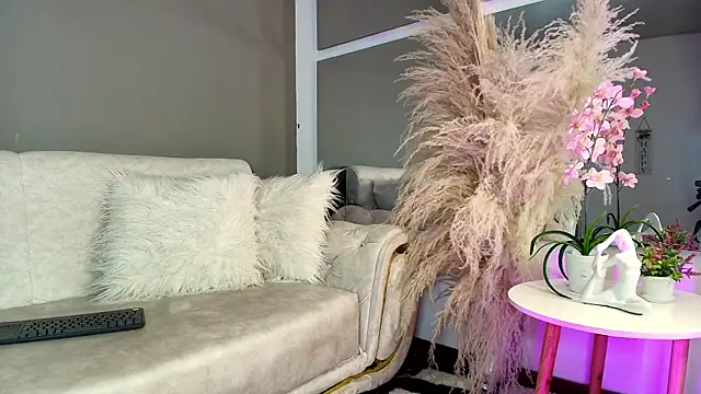 Snapshot of Zoee_8 chatting on May 29, 1:31 pm Zoee 8 online show from May 29, 1:31 pm