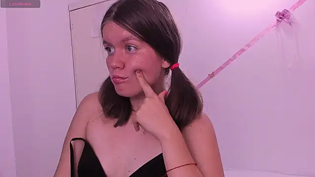 Snapshot of _Lunasex_ chatting on April 14, 8:26 pm Lunasex online show from April 14, 8:26 pm