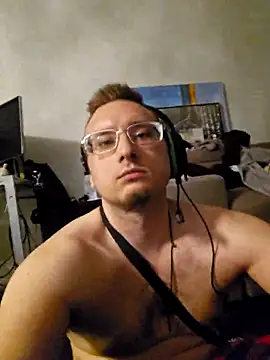 Snapshot of DrakohThree06 chatting on March 28, 2:22 am DrakohThree06 online show from March 28, 2:22 am