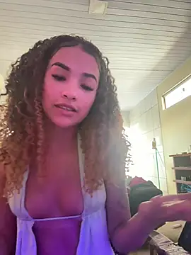Snapshot of Marianapaiv chatting on June 10, 3:44 pm Marianapaiv online show from June 10, 3:44 pm