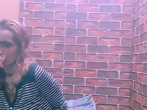 Alanadelray21 online show from April 6, 5:25 pm