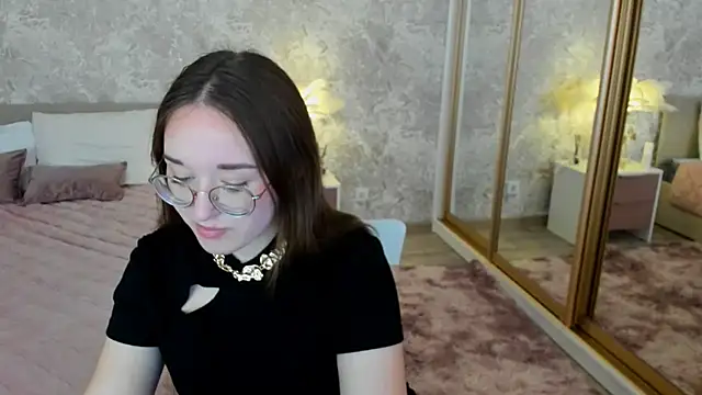 SweeteAmy online show from April 10, 12:32 pm