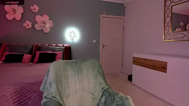 era primee online show from April 18, 8:18 am