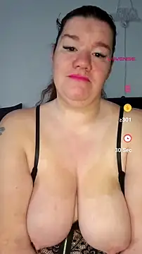 Snapshot of curvystachel42 chatting on July 2, 10:21 am curvystachel42 online show from July 2, 10:21 am