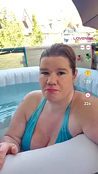 Snapshot of curvystachel42 chatting on July 11, 9:45 am curvystachel42 online show from July 11, 9:45 am
