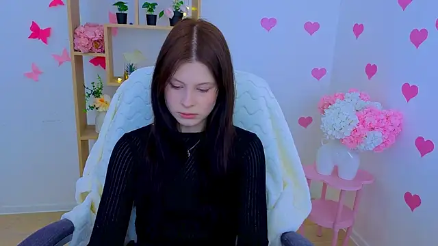 EvaOnyx online show from April 7, 8:59 am