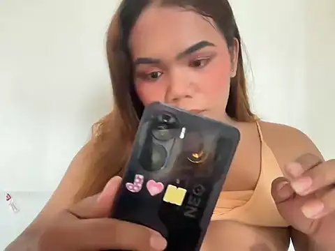 yourhotwild bella online show from April 14, 1:22 am