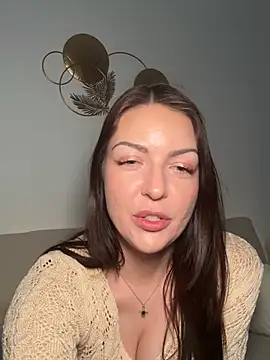 xLunaBliss online show from April 1, 5:32 pm