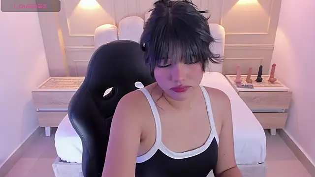 Snapshot of MILLYEVANS1 chatting on April 28, 3:22 am MILLYEVANS1 online show from April 28, 3:22 am