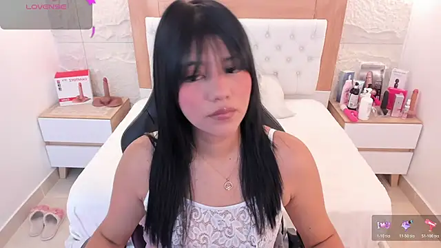 MILLYEVANS1 online show from June 26, 3:33 am