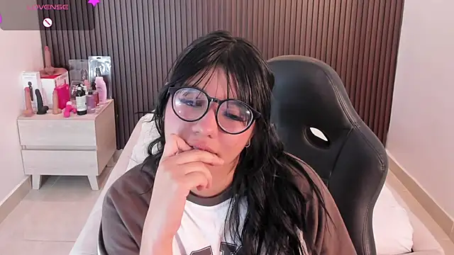 MILLYEVANS1 online show from July 28, 12:48 pm