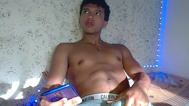 tonydesire  online show from April 15, 9:59 pm