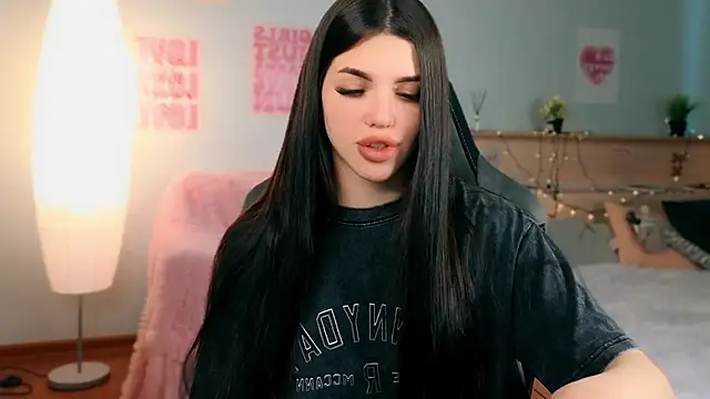 molly rettyy online show from May 18, 3:46 am