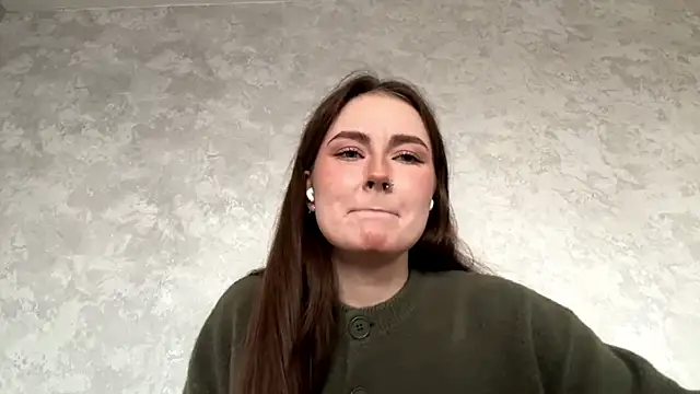 Snapshot of CaroylnEnz chatting on March 30, 8:04 am CaroylnEnz online show from March 30, 8:04 am