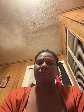 Snapshot of Sweetie8582 chatting on April 1, 12:55 am Sweetie8582 online show from April 1, 12:55 am