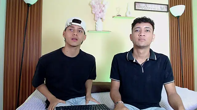 TwoHotTrouble  online show from March 31, 9:26 pm